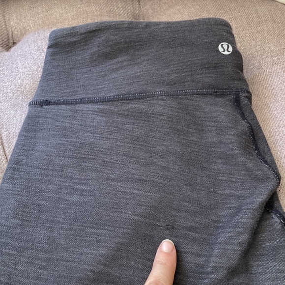 Lululemon yoga pants size 6 - Picture 8 of 10